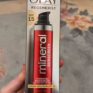Olay Regenerist Mineral Sunscreen SPF 15 Hydrating Moisturizer